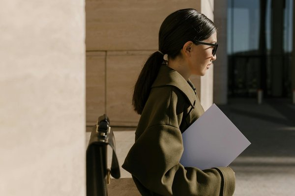 Découvrez des approches innovantes pour intégrer le bien-être animal dans les établissements scolaires !